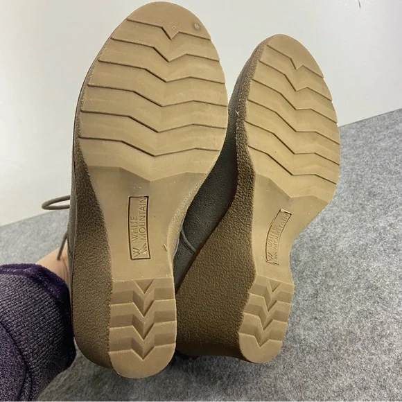 White Mountain Lambert Wedge Ankle Booties in Taupe/Grey Suede Women’s Size 7M - Picture 6 of 8